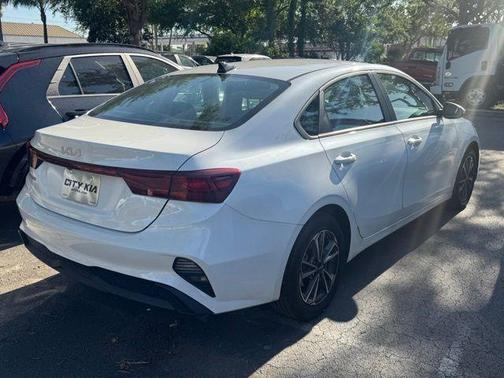 Snow White Pearl 2024 Kia Forte LXS