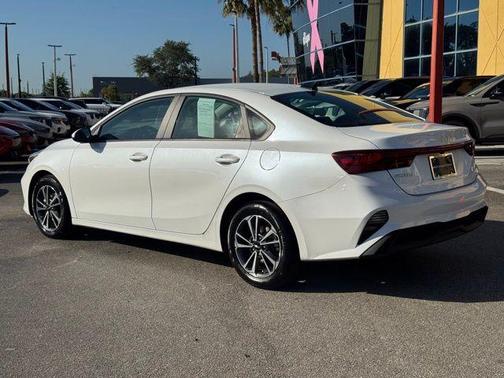 White 2024 Kia Forte LXS