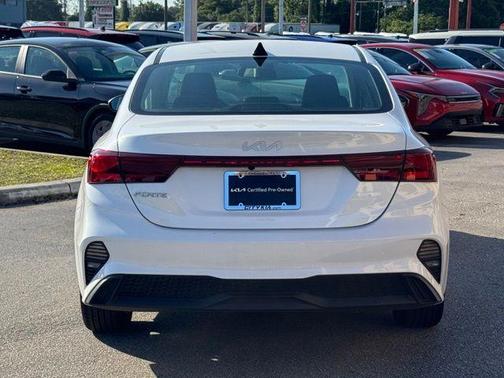 White 2024 Kia Forte LXS