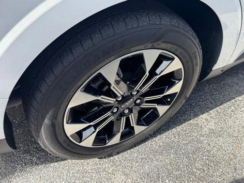 White 2024 Kia Carnival EX