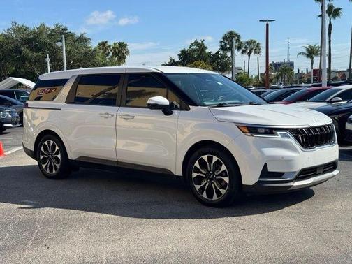 White 2024 Kia Carnival EX