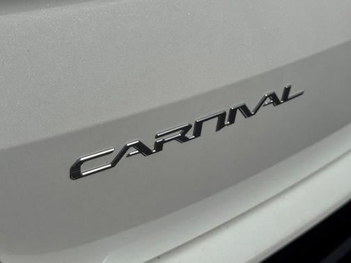 White 2024 Kia Carnival EX