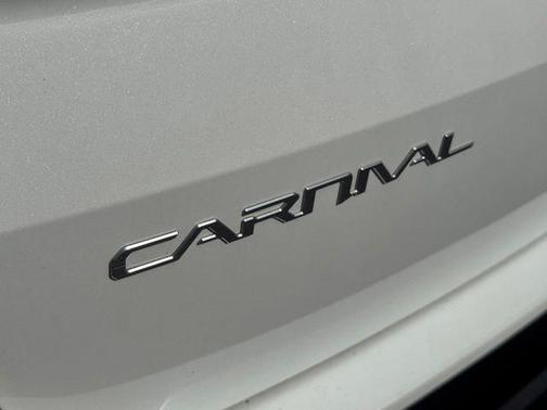 White 2024 Kia Carnival EX