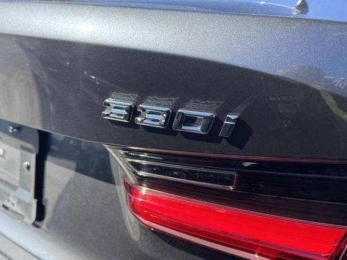 2019 BMW 330 i