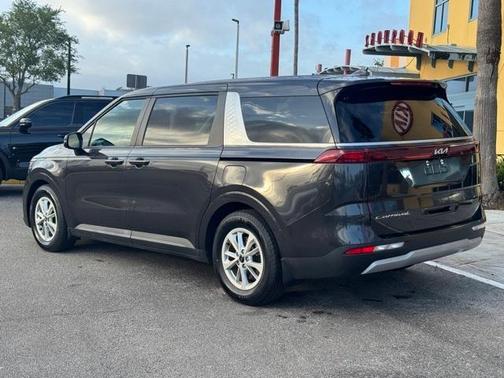 2022 Kia Carnival LX