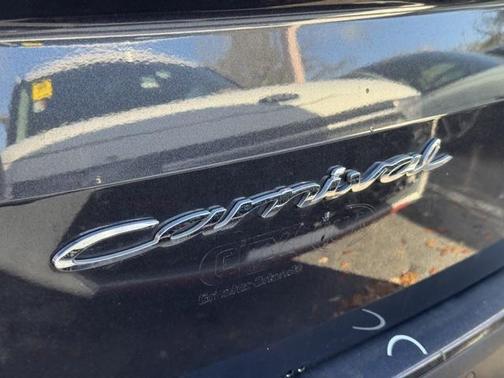 2022 Kia Carnival LX