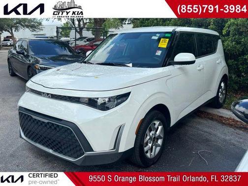 White 2023 Kia Soul LX