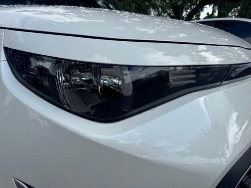 White 2023 Kia Soul LX