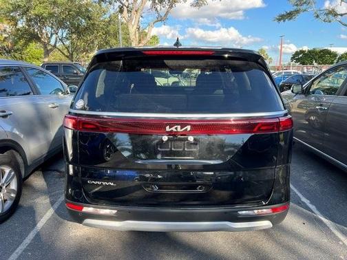 2023 Kia Carnival LX