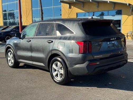 2023 Kia Sorento LX