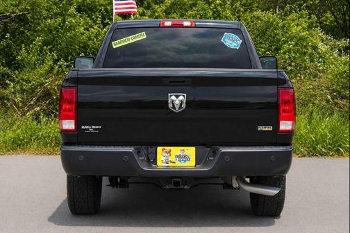 Brilliant Black Crystal Pearlcoat 2019 RAM 1500 Tradesman