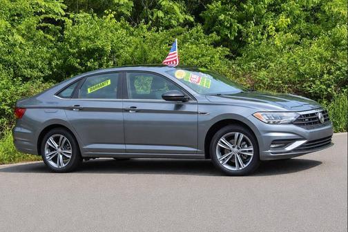 Platinum Gray Metallic 2019 Volkswagen Jetta 1.4T R-Line