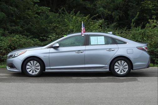 2016 Hyundai SONATA Hybrid SE