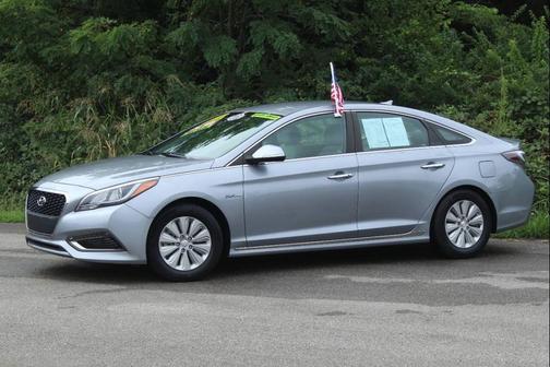 2016 Hyundai SONATA Hybrid SE