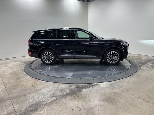 2022 Lincoln Aviator Standard AWD