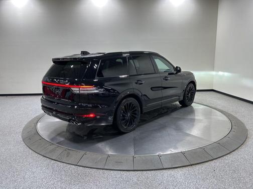 Infinite Black Metallic Clearcoat 2026 Lincoln Aviator Reserve AWD