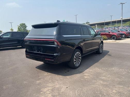 2025 Lincoln Navigator Black Label