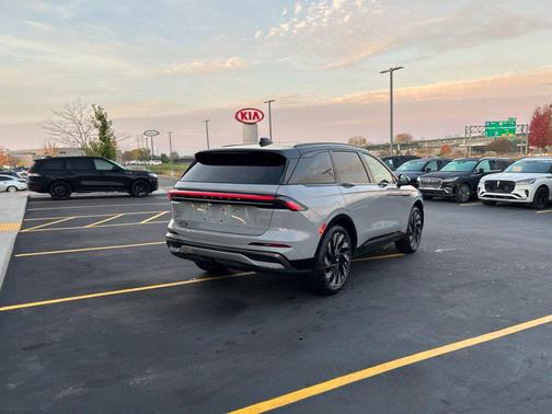 Gray Matter Metallic Clearcoat 2026 Lincoln Nautilus Reserve