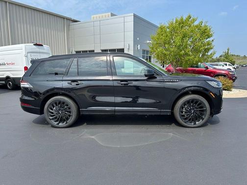 Infinite Black Metallic Clearcoat 2026 Lincoln Aviator Reserve AWD