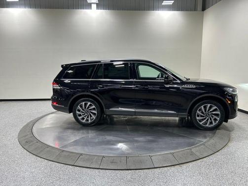 Infinite Black Metallic Clearcoat 2026 Lincoln Aviator Premiere