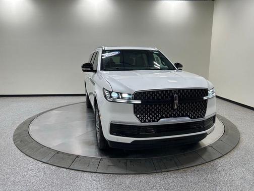 Star White Metallic Tri-Coat 2026 Lincoln Navigator Reserve