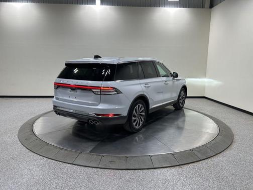 Crystal White Metallic Clearcoat 2025 Lincoln Aviator Premiere