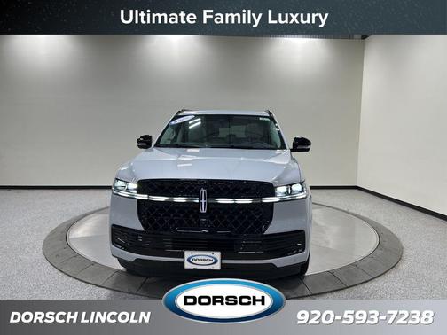 Crystal White Metallic Clearcoat 2026 Lincoln Navigator Reserve