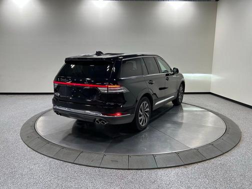 Infinite Black Metallic Clearcoat 2025 Lincoln Aviator Premiere