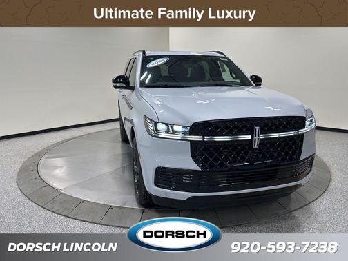 Crystal White Metallic Clearcoat 2026 Lincoln Navigator Reserve