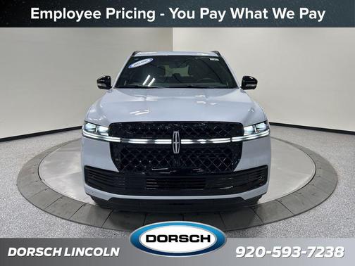 Crystal White Metallic Clearcoat 2026 Lincoln Navigator Reserve