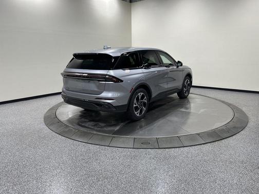 Silver Radiance Metallic Clearcoat 2026 Lincoln Nautilus Premiere