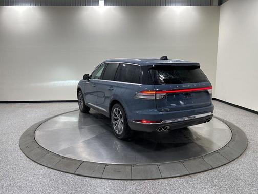 Whisper Blue Metallic Clearcoat 2026 Lincoln Aviator Premiere