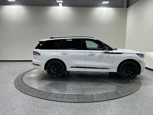 Pristine White Metallic Tri-Coat 2026 Lincoln Aviator Reserve AWD