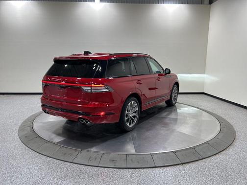 Red Carpet Tinted Clearcoat 2026 Lincoln Aviator Premiere