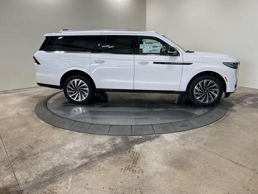 2025 Lincoln Navigator Black Label