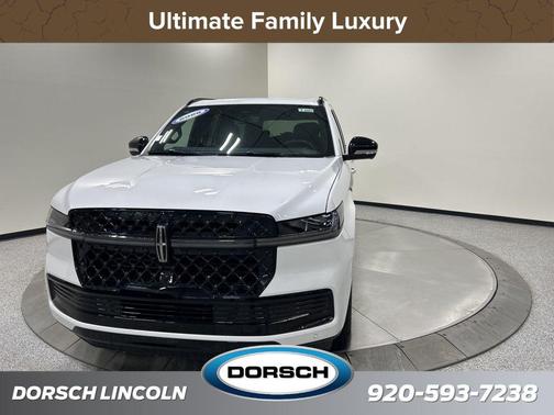 Star White Metallic Tri-Coat 2026 Lincoln Navigator Reserve