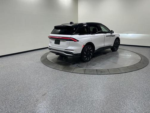 2025 Lincoln Nautilus Reserve