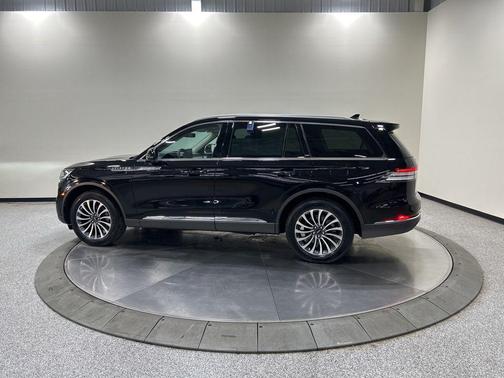 Infinite Black Metallic Clearcoat 2023 Lincoln Aviator Standard AWD