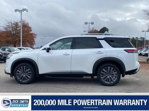 2025 Nissan Pathfinder SL
