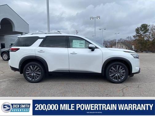 2025 Nissan Pathfinder SL