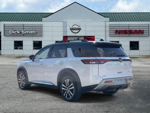2025 Nissan Pathfinder Platinum