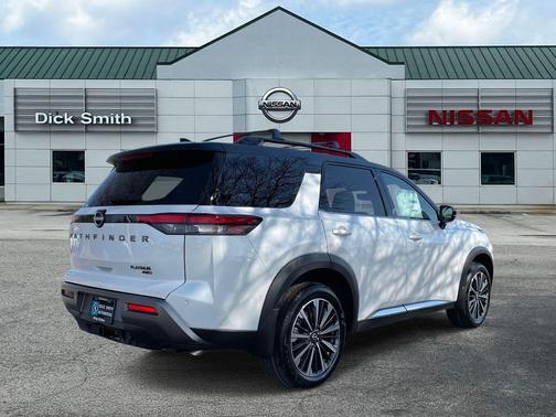 2026 Nissan Pathfinder Platinum
