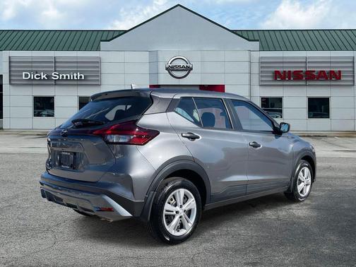 2025 Nissan Kicks Play S
