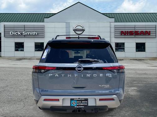 2025 Nissan Pathfinder Platinum