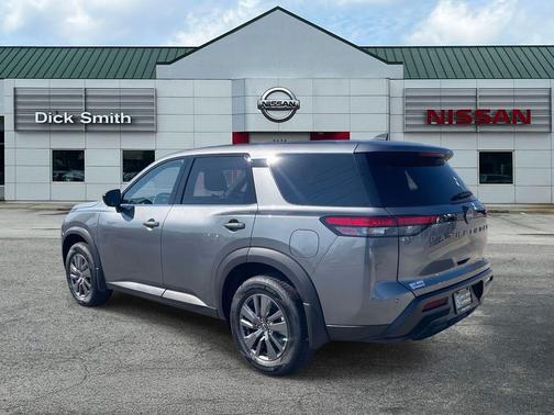 2026 Nissan Pathfinder S