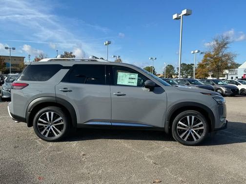 2025 Nissan Pathfinder Platinum