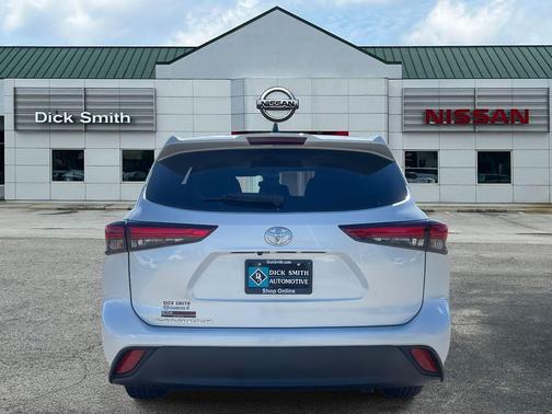 2022 Toyota Highlander L