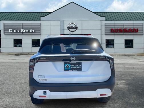 2026 Nissan Kicks SV
