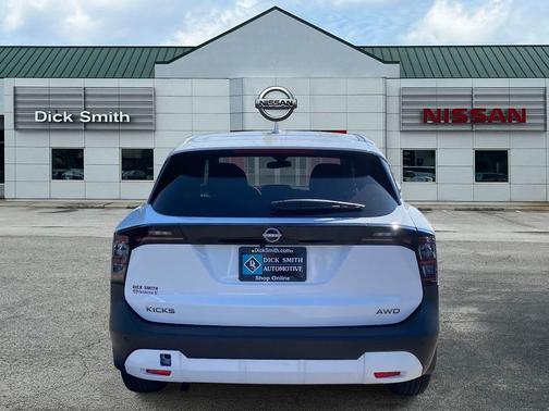 2025 Nissan Kicks SV