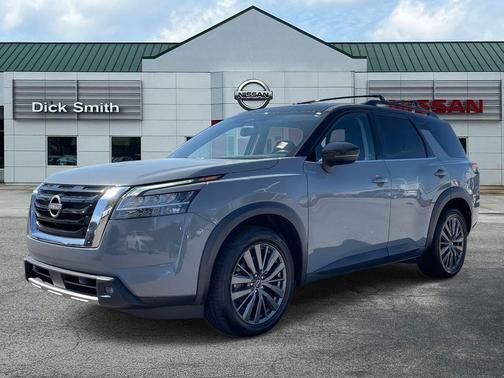 2022 Nissan Pathfinder SL